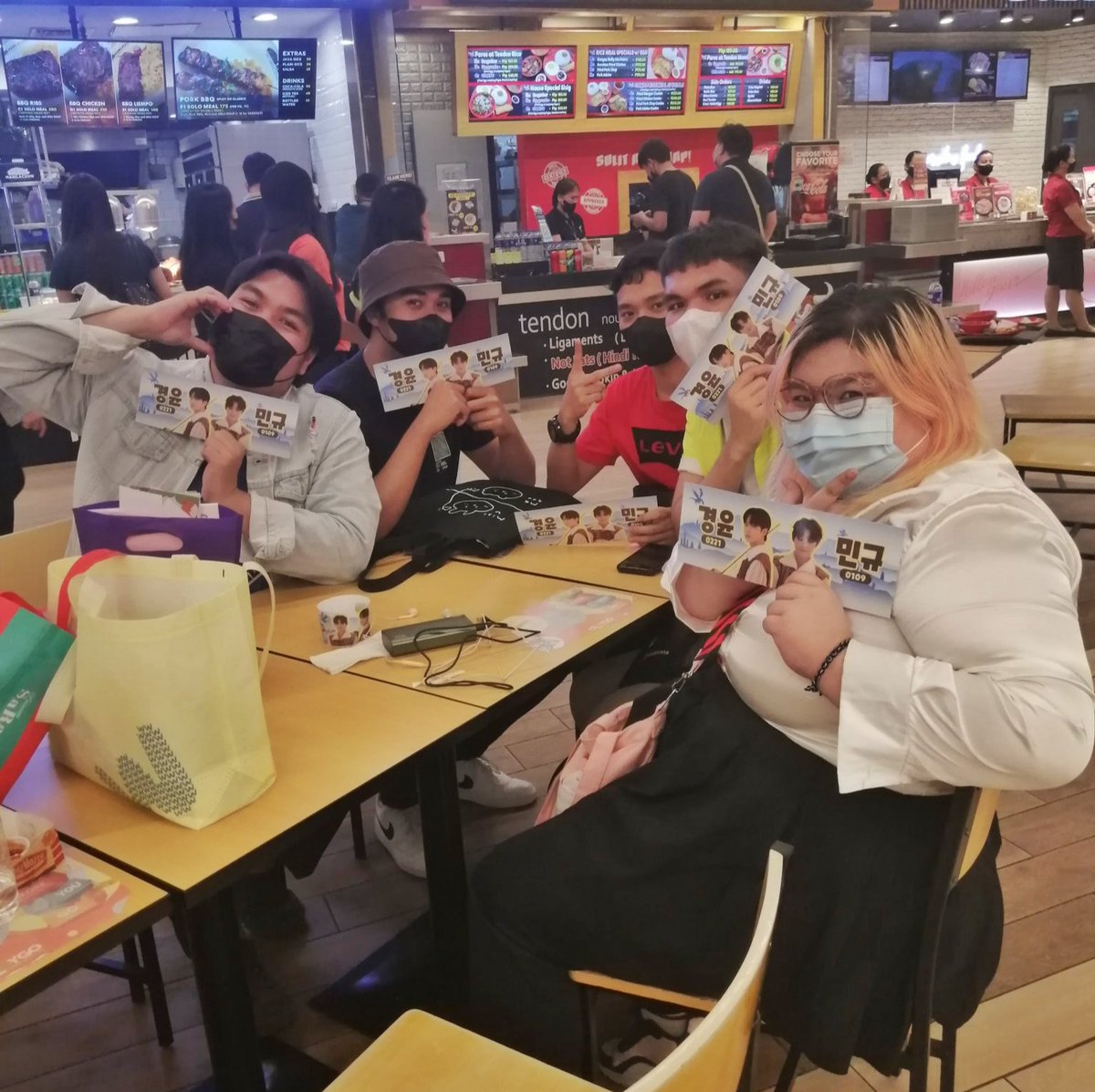 cannupener's tweet photo. Yaaay! Thank you @DKZPhilippines and filo-Aris who attended the cse. Nice meeting y'all. 🤗😭

📸 DKZPh

#DKZ #KYOUNGYOON #MINGYU #HAPPY_KYOUNGYOON_DAY 
#HAPPY_MINGYU_DAY 
@dkz_dy https://t.co/5i7cbOBeWU