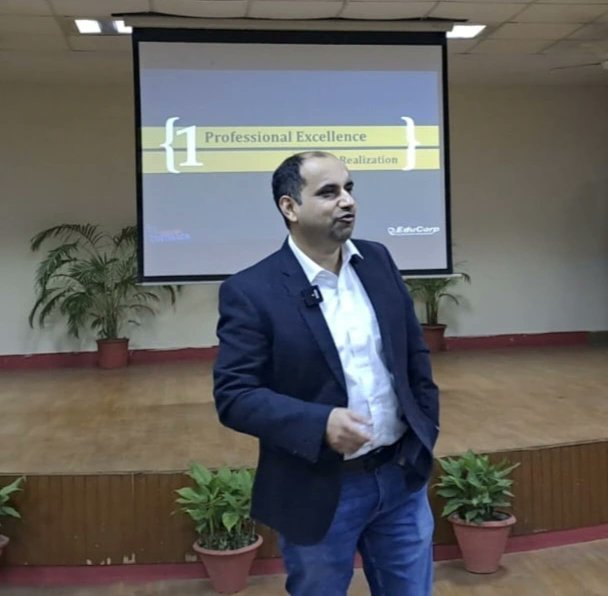 MCMDAVCW's tweet photo. #CareerCounselling Cell @MCMDAVCW, in collaboration with Edu Corp, held an introductory session of the workshop series on '#ProfessionalSkill Development'. The resource person was Amit Hans, Founder Director, Edu Corp.
@EduMinOfIndia @dpradhanbjp @ugc_india @NAAC_India https://t.co/s89e1qAB02