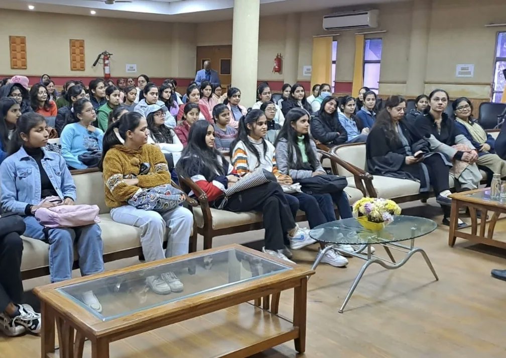 MCMDAVCW's tweet photo. #CareerCounselling Cell @MCMDAVCW, in collaboration with Edu Corp, held an introductory session of the workshop series on '#ProfessionalSkill Development'. The resource person was Amit Hans, Founder Director, Edu Corp.
@EduMinOfIndia @dpradhanbjp @ugc_india @NAAC_India https://t.co/s89e1qAB02