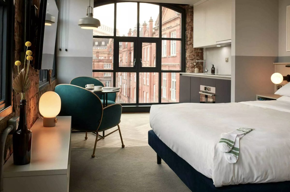 Up here living the cosy Sunday dream. 🛏️

🔗 bit.ly/LIVELEVEN