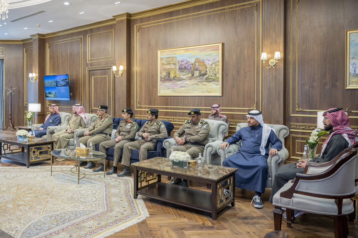 NorthborderSA's tweet photo. سمو #أمير_الحدود_الشمالية يدشّن مسابقة حملة التوعية المرورية . 

https://t.co/hTSPIvqKPl https://t.co/w1CiGeeppG