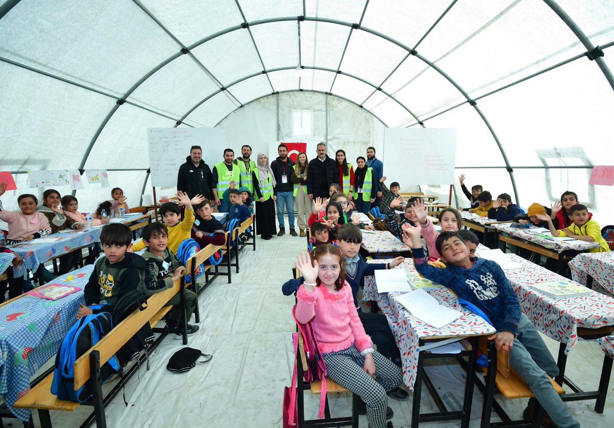 Her şart altında eğitime devam… 

Çünkü sahada onlarca kahraman öğretmenimiz var. En zor günlerde yüreğini ortaya koyup canla başla çalışan eğitim ailemiz var… 

📍İslahiye - Gaziantep