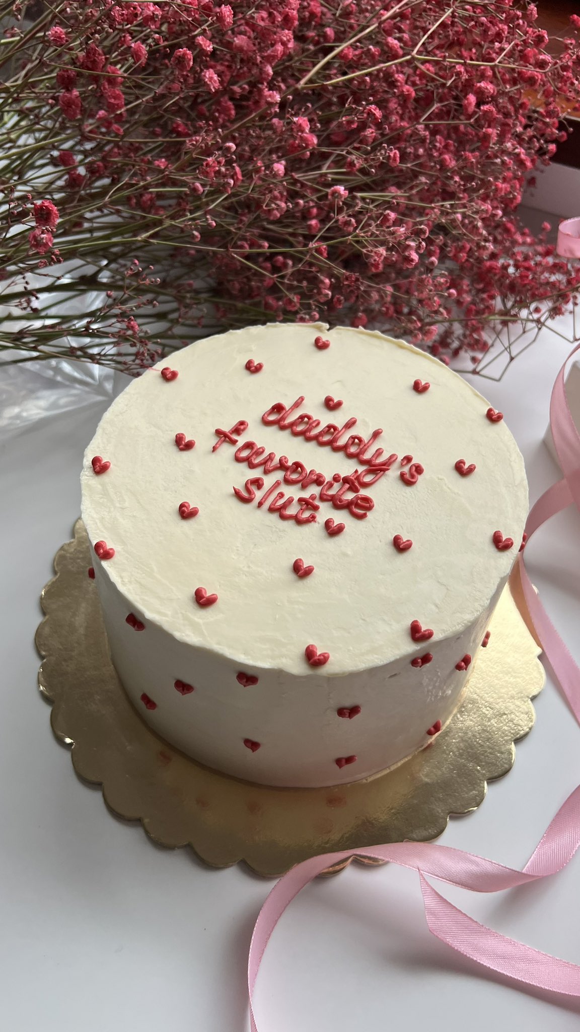 show me your birthday cake, and I will tell you who you are #birthdaycake #birthdaygirl https://t.co/s1Y9Vp59Jt