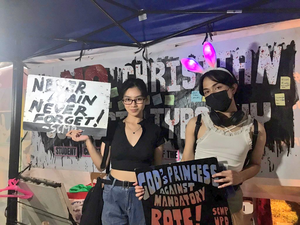 scmp_upd's tweet photo. TINGNAN: Hindi nagpahuli sa huling gabi ang SCMP-UPD sa pangangampanya sa mga pumunta sa #UPFair2023 Cosmos upang ipatampok ang ating panawagang #NoToMandatoryROTC and #DefendAcademicFreedom!
#KaisaKaSaMusika
#JoinSCMPUPD https://t.co/pMOLgqfwmB