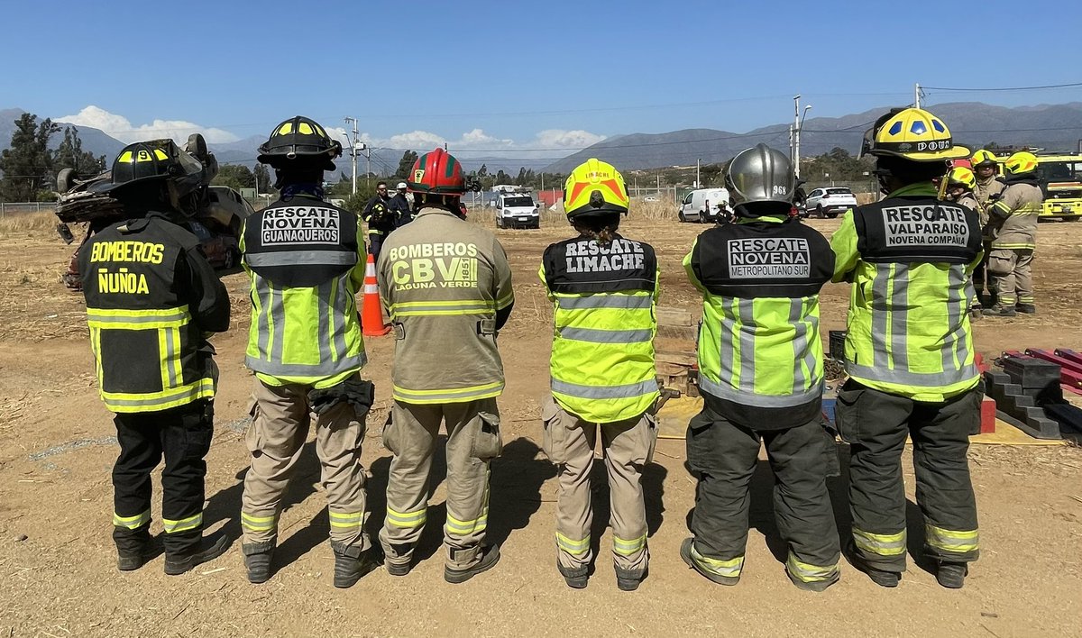 Novenacbc's tweet photo. El día Sábado 18 de febrero Operadores de rescate vehicular de nuestra compañía se movilizaron hasta la ciudad de limache, Región de Valparaiso, para realizar practica de Rescate Técnico Pesado. Con el auspicio de la Confederación de Novenas Compañías Chile. https://t.co/oyKf4QQaIY
