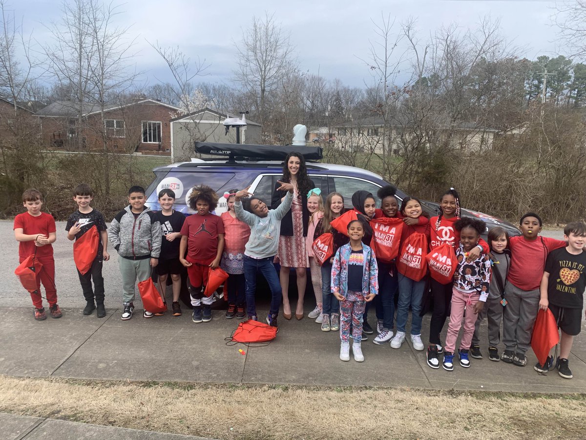 AnelloWx's tweet photo. A little bit of a late post here but I absolute loved getting to spend my Valentine’s Day teaching these sweet Ralph Askins 3rd graders all about weather! Their smiling faces made the trip to Southern Tennessee so worth it!! #GuestReader #RalphAskins #SouthernTN #WAAY31 https://t.co/maWSklU2dt