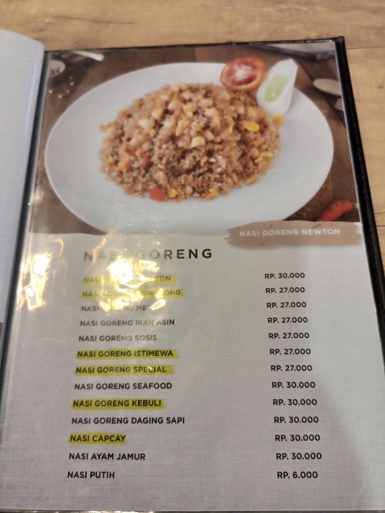 MariaTanjung3's tweet photo. Kuliner tipis-tipis dengan menu yang tebal
#latepost
#bloggerperempuan 
#bloggersurabaya 
#bloggerjawatimur https://t.co/zuvOtBZ7FP