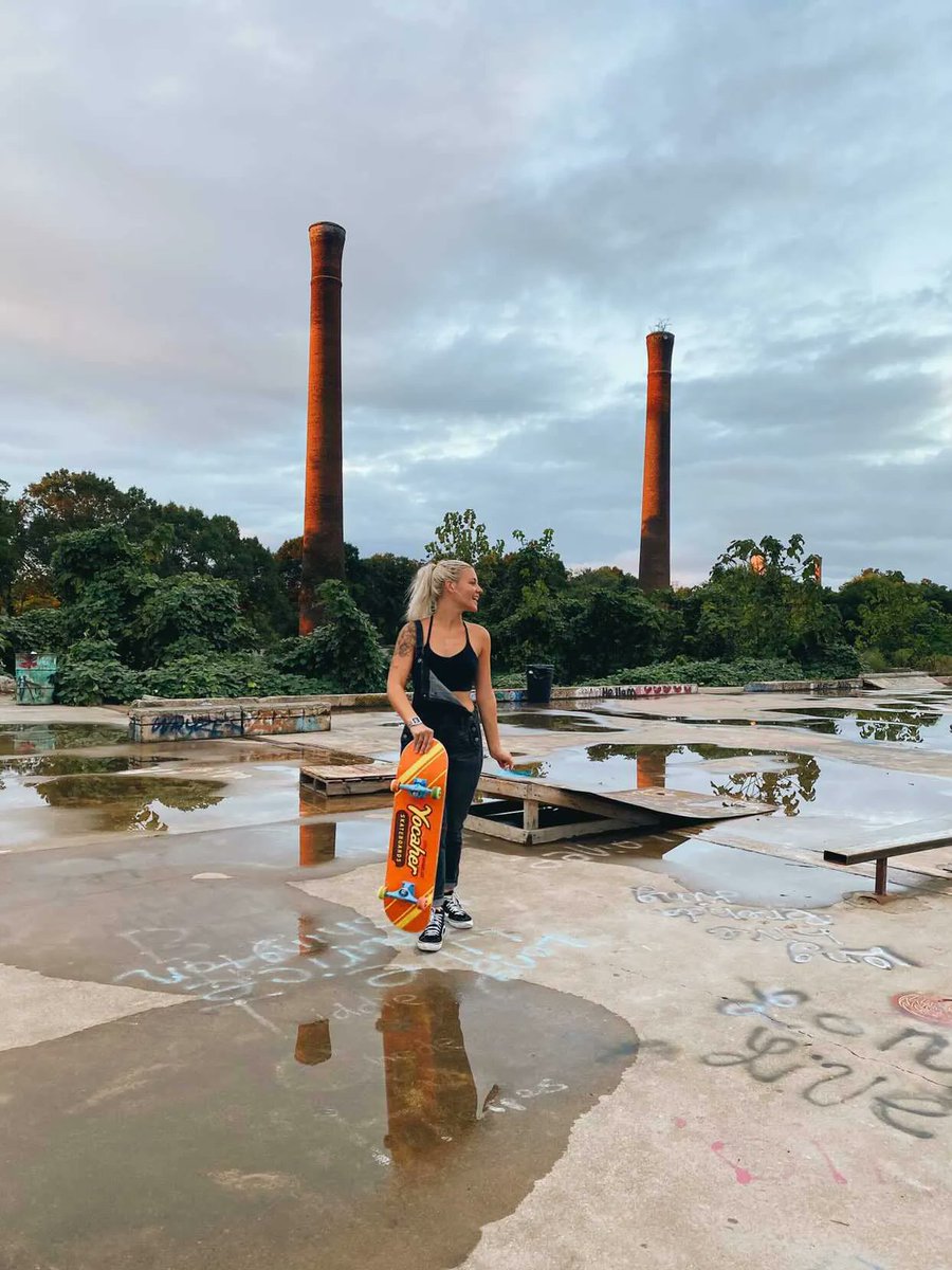 YocaherSk8's tweet image. Awesome skate spot for the weekend! Where y'all skating today? 
..
.
.
#yocaher #skateboard #skatergirl #girlswhocanskate #skatelife #skaterstyle #skateboardphotography