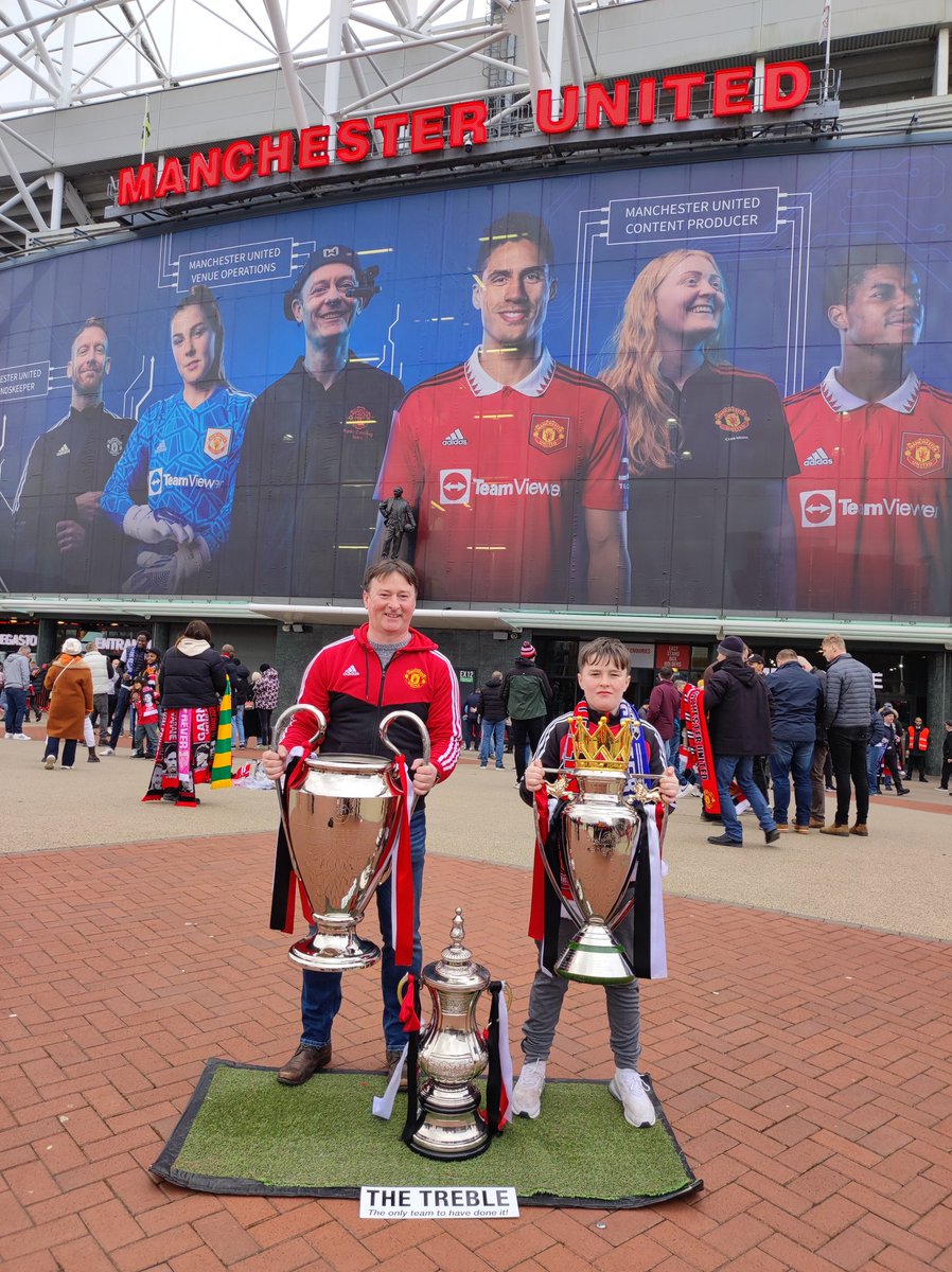DessieGall's tweet photo. Great to have Senan at his first game in Old Trafford https://t.co/Nghh5bFeHw