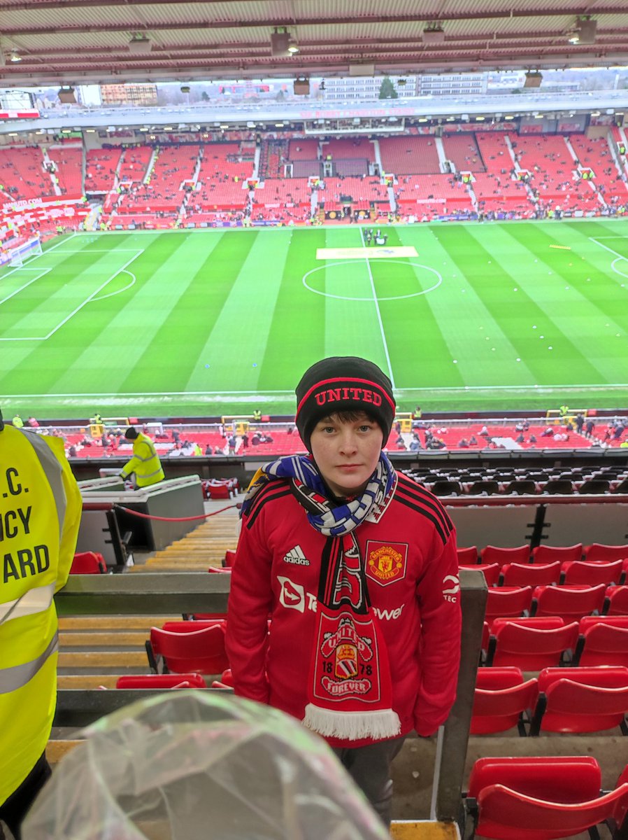 DessieGall's tweet photo. Great to have Senan at his first game in Old Trafford https://t.co/Nghh5bFeHw