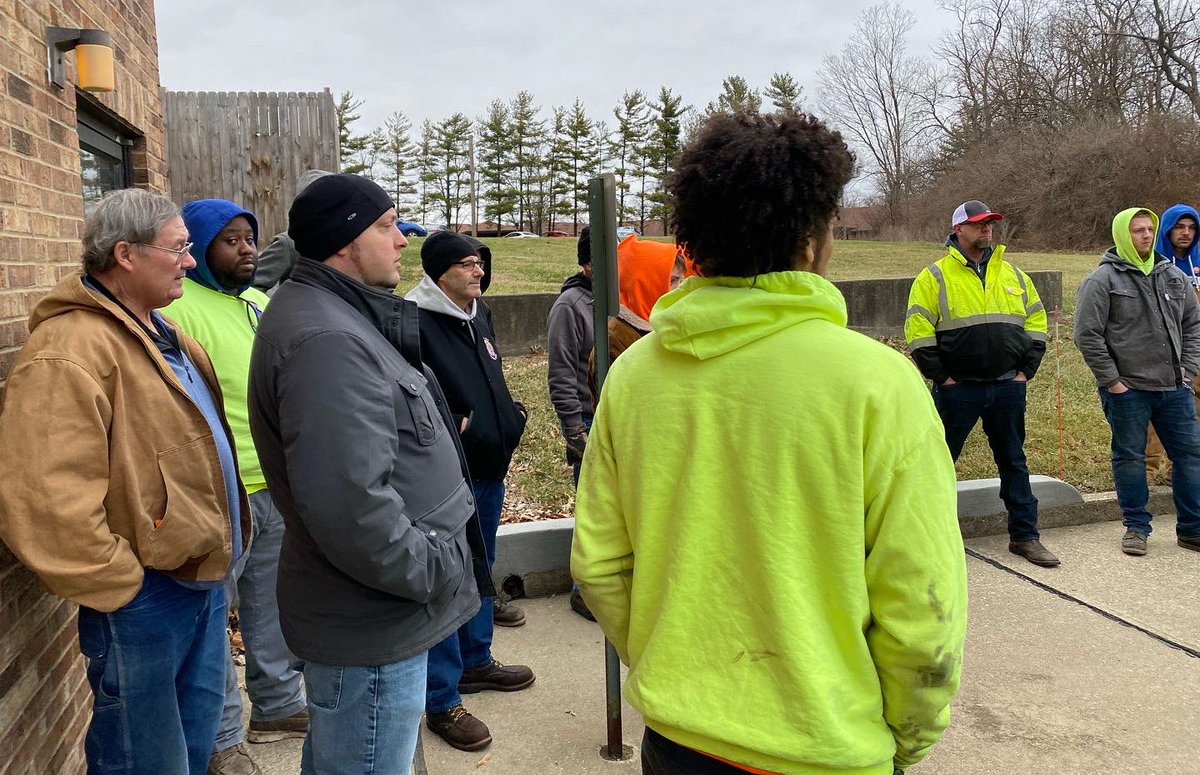 On Friday, union members from the Cincinnati-Northern Kentucky area joined us outside KCVG to demand that Amazon immediately rehire KCVG workers Edward Clarke and Alex White.