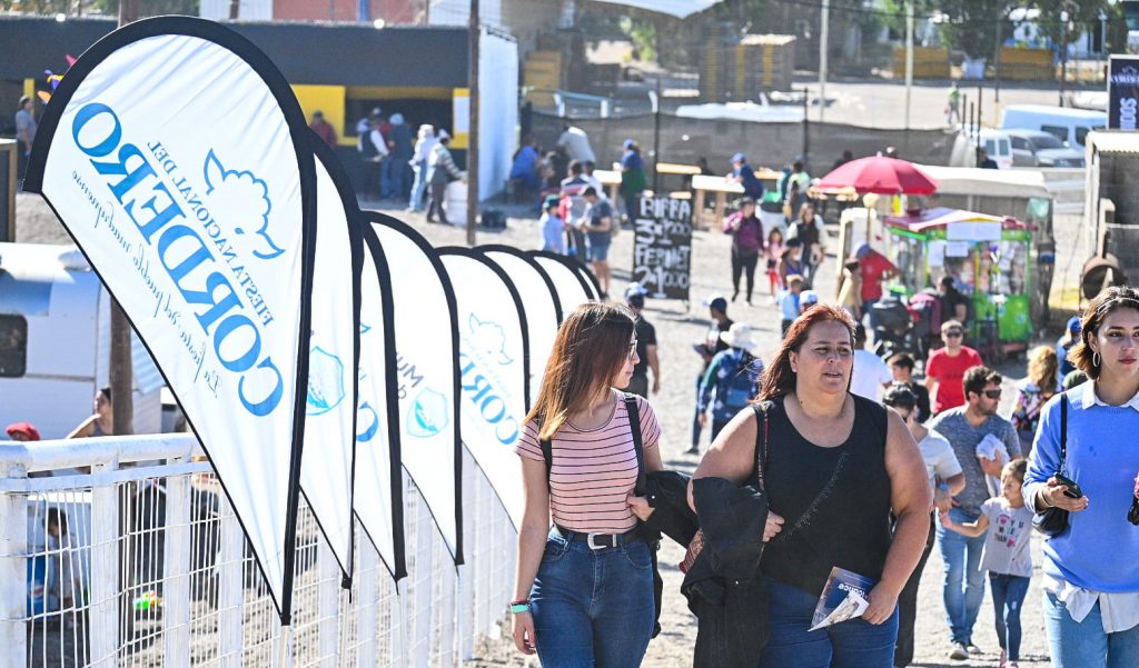 lu17com's tweet photo. Cierre de la #fiestadelcordero https://t.co/xkf5q7Tjbe
#LU17 #PUERTOMADRYN https://t.co/326RnFUm9G
