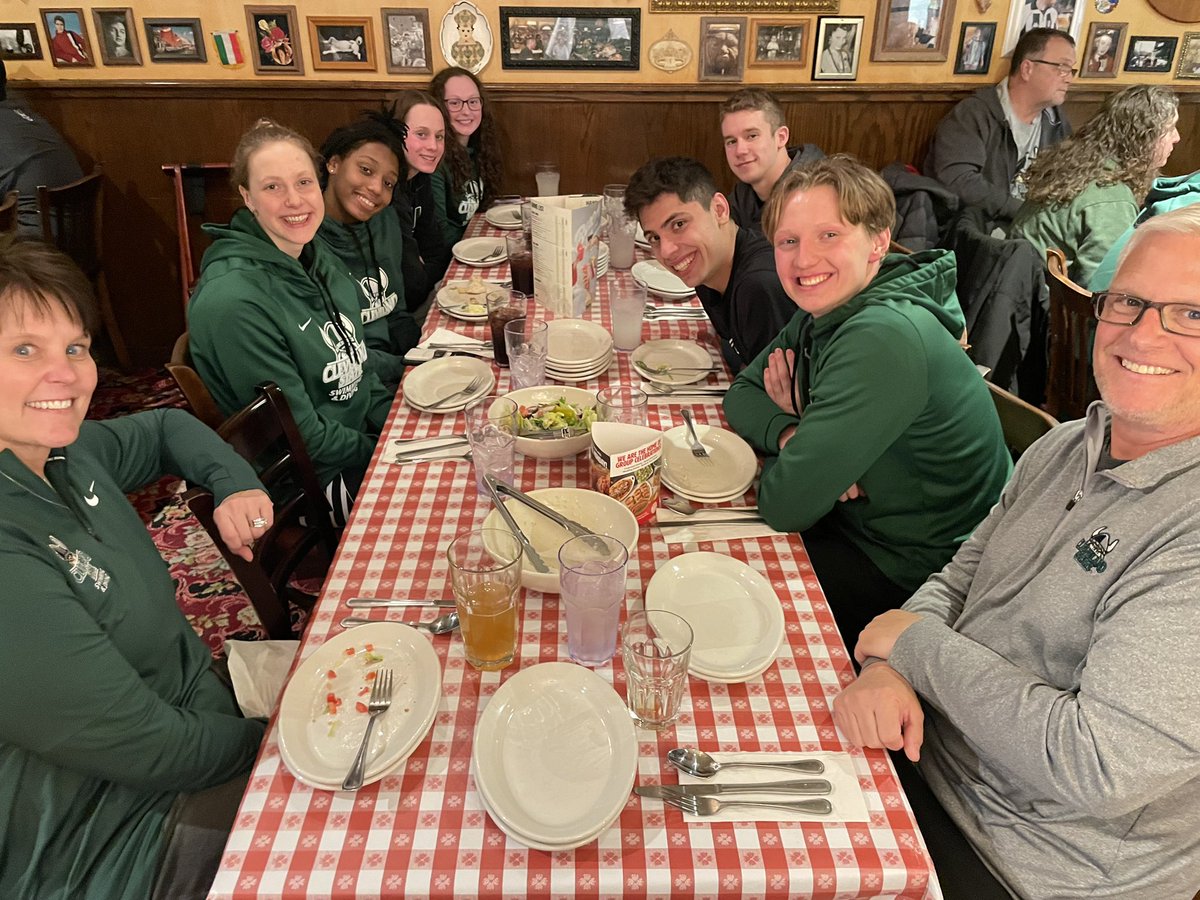 Thank you to our families for traveling to Indy from Ohio, Michigan, Illinois, Tennessee, Mississippi, Virginia, Florida, Nebraska, Minnesota, New York, Canada, England and Portugal to support us this week <a href="/HorizonLeague/">Horizon League</a> Championships!