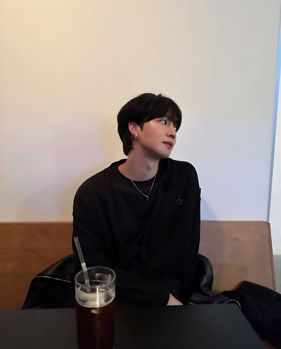 BringLYMBack's tweet photo. [230120] #WIUSTAGRAM @/y0ung_wiu 

Eng: Mmm, just ☕ * https://t.co/61b6v5O0zQ