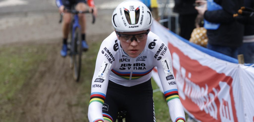 WielerFlitsBE's tweet photo. Van Empel wint na twee weken rust: “Morgen moet ik weer aan de bak”
https://t.co/CmZ9B5zG8x
🇧🇪 #Brussel #X2OTrofee #veldrijden #cyclocross #veldrit #cyclocross #cx #crossen #cross https://t.co/p4rf8YHQVI