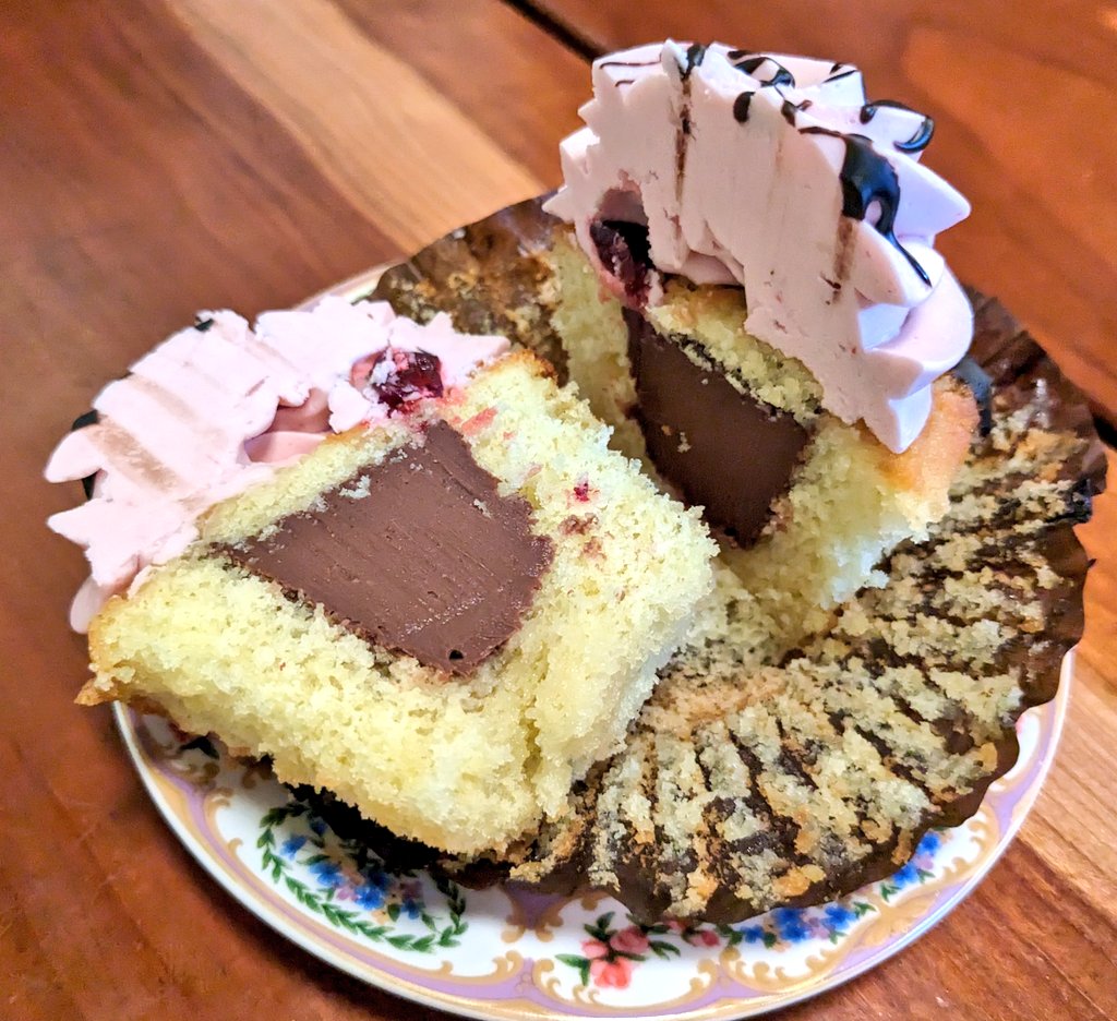 (Unintentional) early cherry blossom celebration at <a href="/EatAtElle/">elle DC</a>