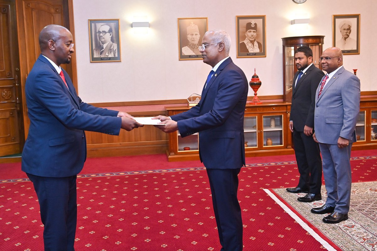 abdulla_shahid's tweet photo. Sincere congratulations to High Commissioner Gabriel P. Sinimbo, on presenting credentials to President @ibusolih as High Commissioner of #Namibia to #Maldives

Look forward to renewed engagement &amp; improved bilateral cooperation between 🇲🇻 &amp; 🇳🇦 during your tenure

@MIRCO_NAMIBIA https://t.co/EIZoRf7xl0
