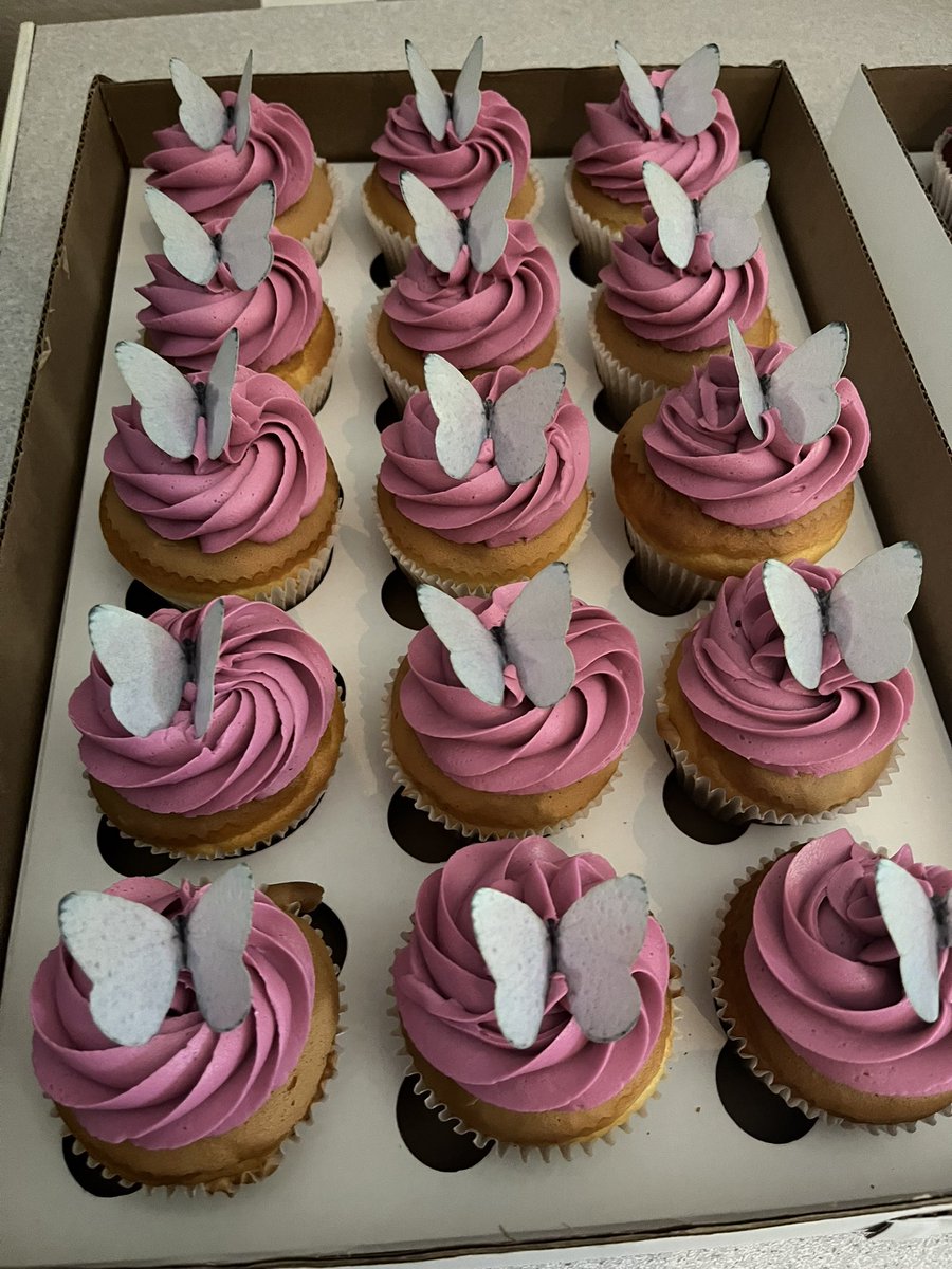 xolis_cakes's tweet photo. #cupcakes #birthdaycake #cakeart #cakedecorating #cakedesign #buttericing #xoliscakes https://t.co/5aNLJNabW9