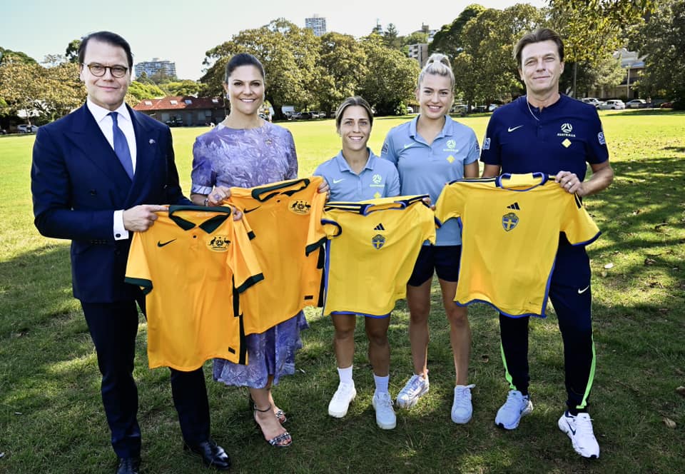 rwthofficial's tweet photo. 🇸🇪🇦🇺
มกุฎราชกุมารีวิคตอเรียแห่งสวีเดน พร้อมด้วยเจ้าชายดาเนียล พระสวามี เสด็จฯเยือน #ออสเตรเลีย อย่างเป็นทางการ เพื่อกระชับความสัมพันธ์ทางการทูตของสองประเทศ รวมทั้งสนับสนุนและประชาสัมพันธ์ด้านธุรกิจของสวีเดนในประเทศ

📸 TT #KronprinsessanVictoria #PrinsDaniel #Kungahuset #Sverige https://t.co/gqkK4MBMcX