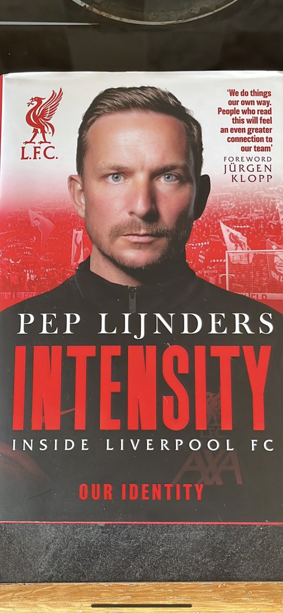 SundayShare10's tweet photo. Here we go👊🏼 The 2nd Anniversary #SundayShare giveaway🥳 Many thanks to @chris_mcd364  for donating his spare copy of this amazing book 👏🏻 Give Chris a follow too 👍🏻⚽️ https://t.co/RpDzY6NnlJ