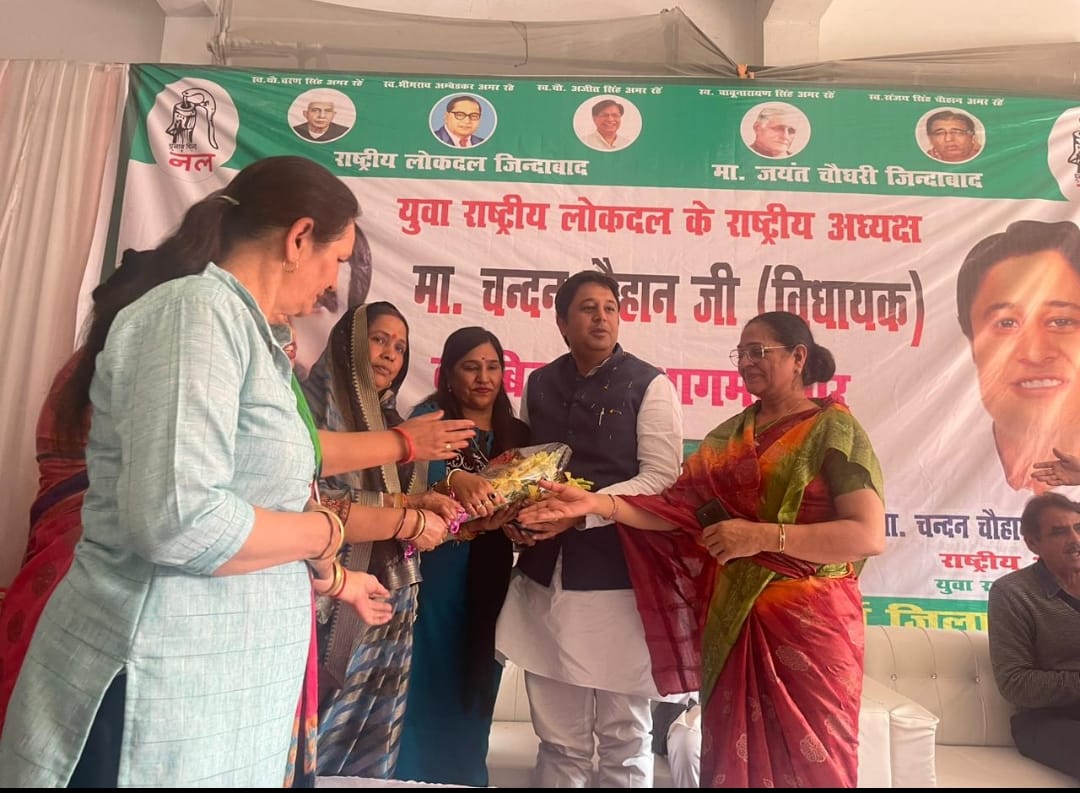 आज #बिजनौर में युवा राष्ट्रीय लोकदल के राष्ट्रीय अध्यक्ष चंदन चौहान जी का जोशीला स्वागत किया गया। #YouthwithRLD <a href="/ChandanChauhanS/">Chandan Chauhan</a>
