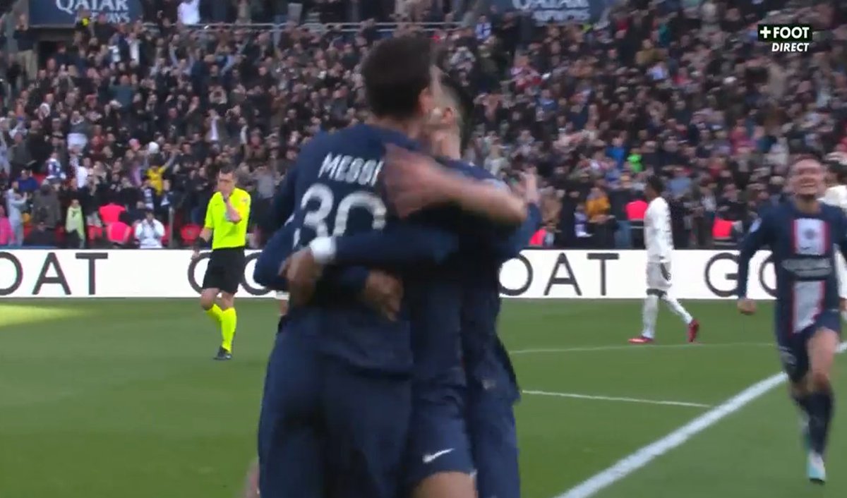 VibesFoot's tweet photo. PSG  4-3  LOSC.

LEOOOOOOOOO MESSSSSSSIIIIIII C'EST PAS POSSIBLEEEEE DFJVJOSQFJISQJVDSIJCDIJSOQFD https://t.co/FMzzYDhbYo