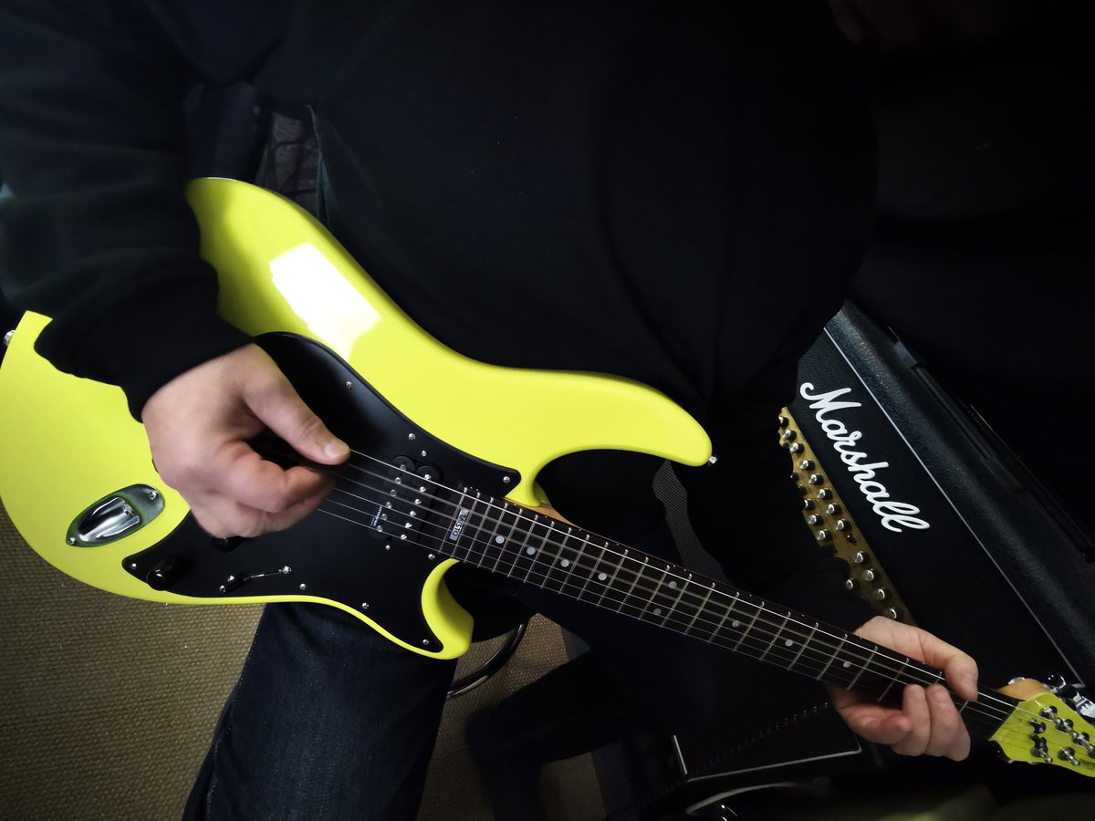 TaistoGuitars's tweet photo. More pictures about new FIRENZA-HS Sulfur custom guitar. Guitar customized with Lundgren The One humbucker pickups.
#taistoguitars #firenzahs #firenzaseries #sulfur #customguitar #sähkökitara #gitarr #gitarre #madeinfinland #finnishdesign #electricguitar #lundgrenpickups https://t.co/BP6R8bROYQ