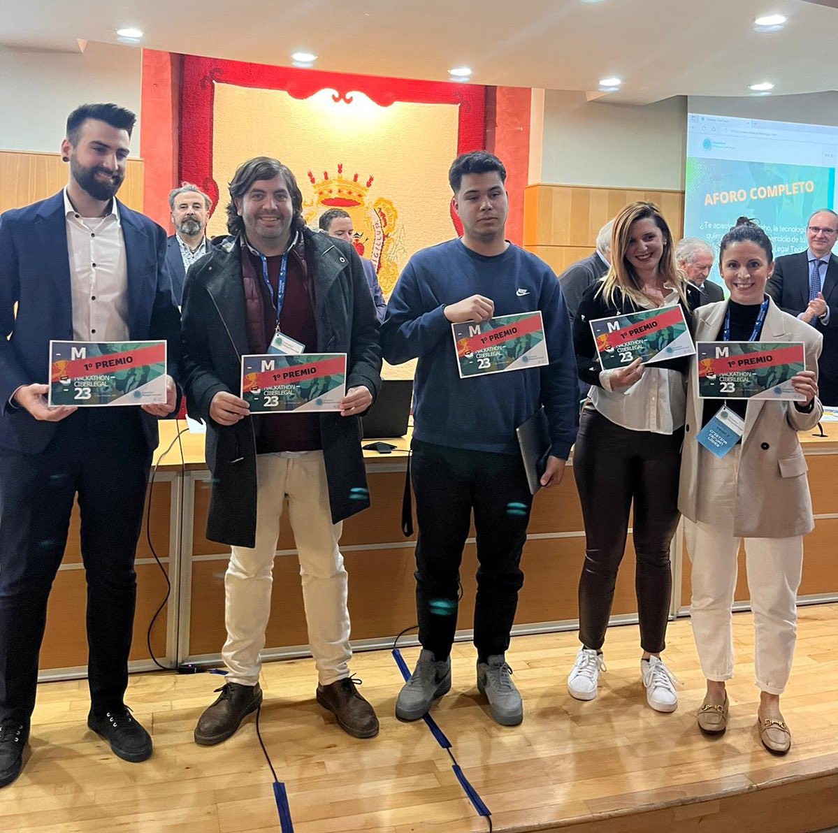 El equipo ‘Wailex’ se ha alzado con el 🥇 Premio ‼️ Bravo equipo 👏🏻👏🏻👏🏻

El galardón está dotado con 1.500€

#Hackathon #CiberLegalMLG