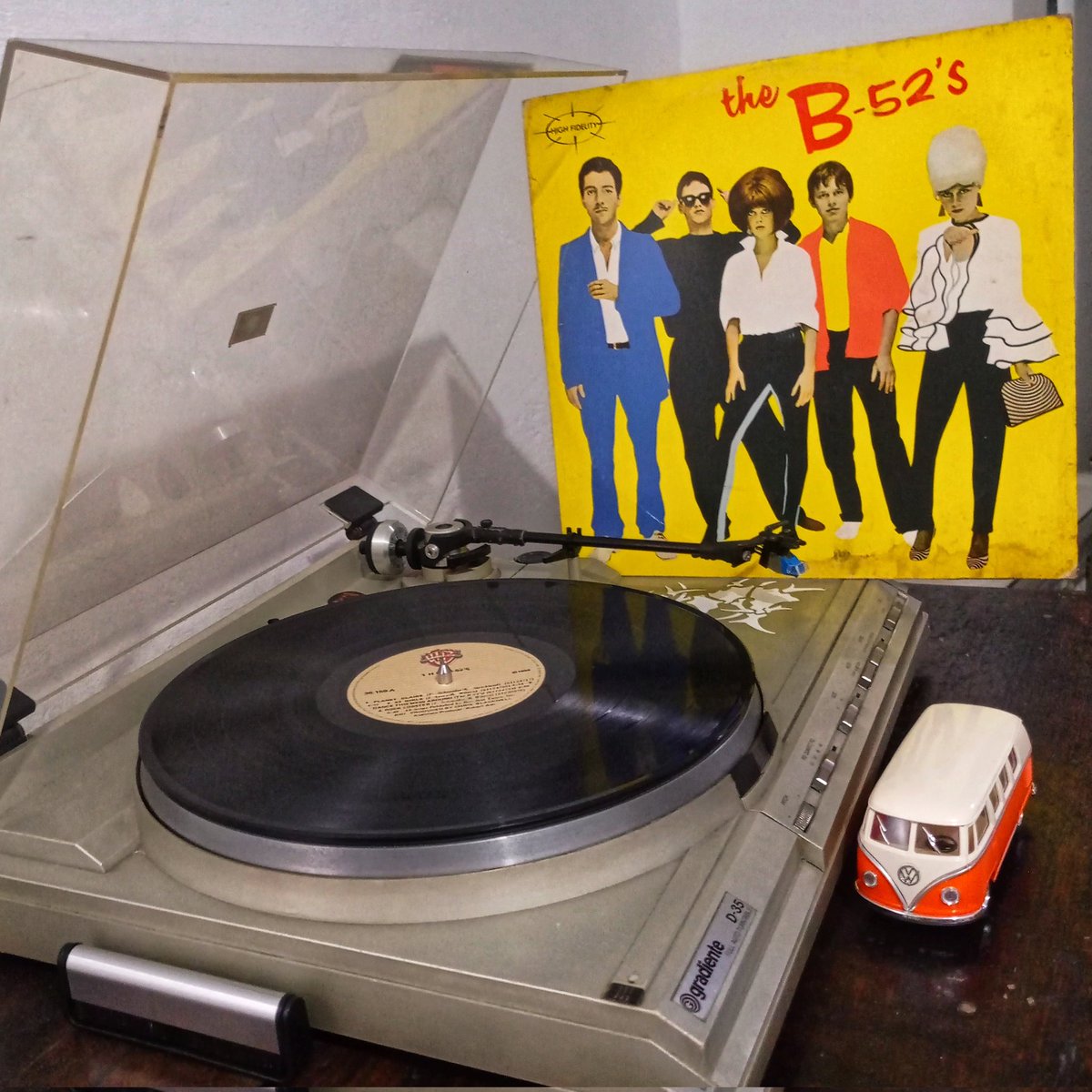 RogerioRocker's tweet photo. The B-52'S #vinil #wbrecords #emiodeon #weadiscos #highfidelity #stereo #seriesuperluxo #vinyl #vinylpost #vinylcollection #vinylcollector #discoécultura #lps #longplays #discocollection #turnetable #tocadiscos #gradiente #d35 #gs11 #audio https://t.co/nluZZQH6Yg