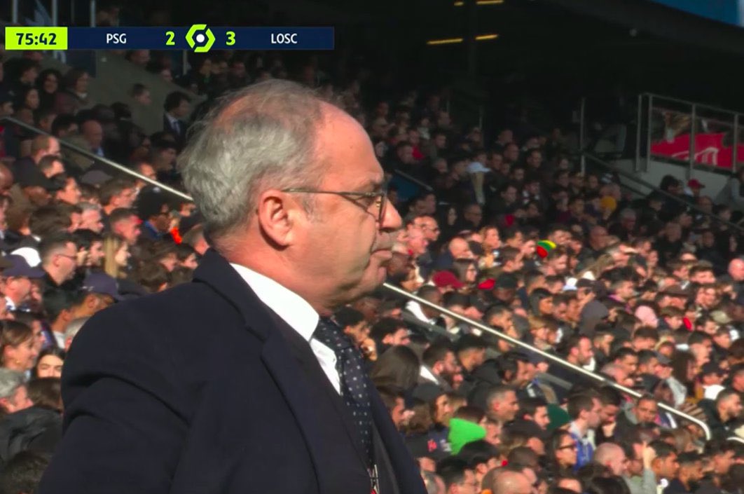 AmmarAtal's tweet photo. Il est descendu coacher l’équipe ok perdait 3-2, 20 minutes après on gagne 4-2 et si c’était lui le GAME CHANGER https://t.co/9bhJo6v1DG