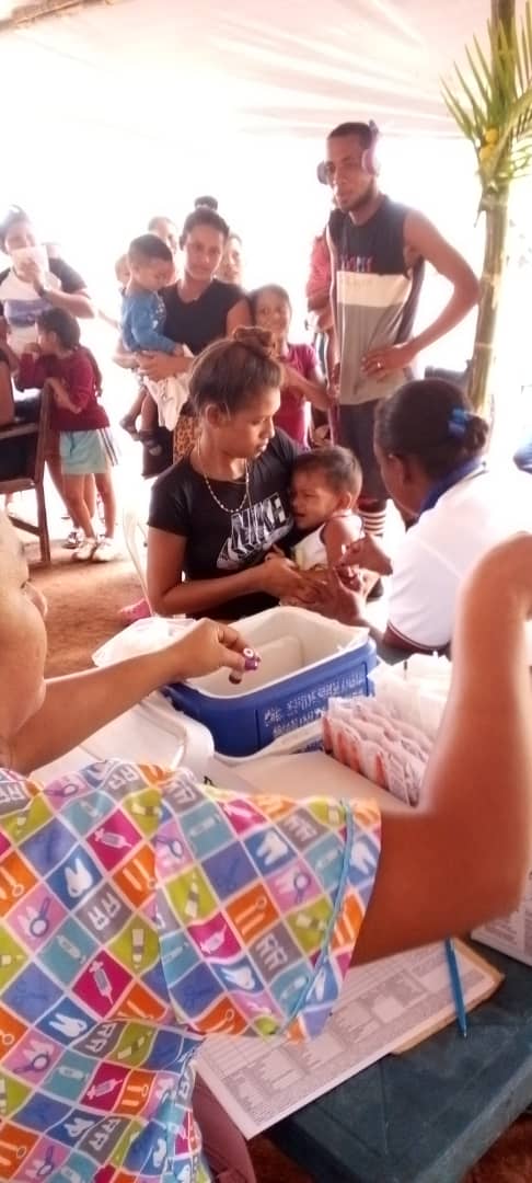 Cuando lloramos, necesitamos un hombro. Cuando sufrimos dolor, necesitamos medicamentos. Pero cuando estamos en una tragedia, los necesitamos a ustedes como esperanza.  #CubaPorLaVida #MejorEsPosible <a href="/cubacooperaven/">Brigada Médica Cubana en Venezuela</a>  <a href="/MINSAPCuba/">Ministerio de Salud Pública de Cuba</a> <a href="/AdanVillavicen5/">Adan Villavicencio Guzmán</a> <a href="/altunaga_perez/">Esthet Perez altunaga</a>