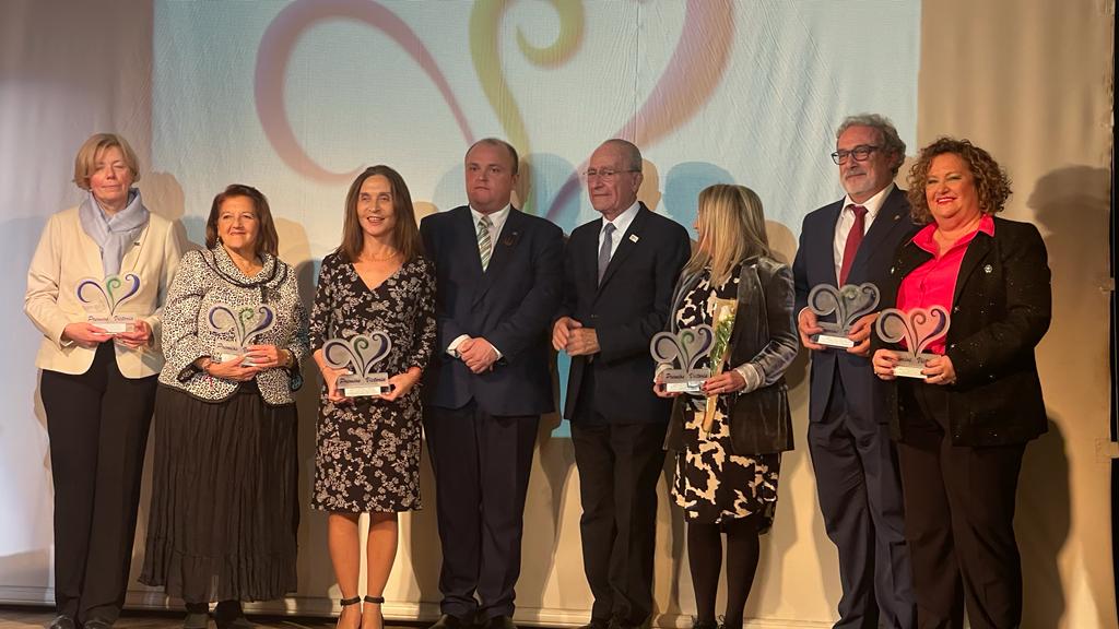 pelpalustre's tweet photo. Acudimos a los Premios Victoria 2022 por la @AAVVvictoriana para recoger el premio Victoria Asociativo 
Queremos reiterar nuestro especial agradecimiento al presidente de la asociación Pepe Ocón y toda su junta directiva, por este premio y por su apoyo y unión con nuestra entidad https://t.co/9dOwqC2Mxr
