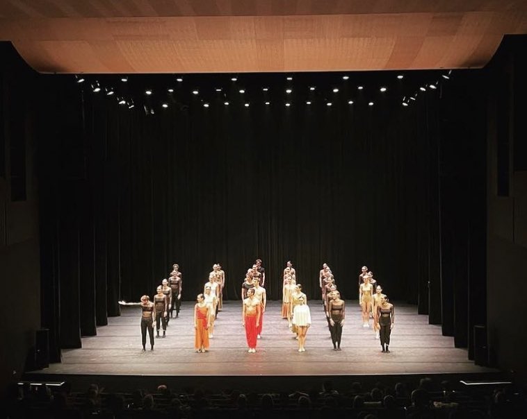 Ballet_A_Guzman's tweet photo. Soirée Jeunes Ballets 🌟
Africa Guzman Dance Project y Area Jeune Ballet ❤️
Increíble actuación de estas compañías de jóvenes que han derrochado su arte en el Centre des Arts en Ginebra, Suiza 🇨🇭 
Próxima actuación 24 de febrero en Madrid, España!! 🇪🇸
Directora @africa_guzman https://t.co/T0JjR2y7bD