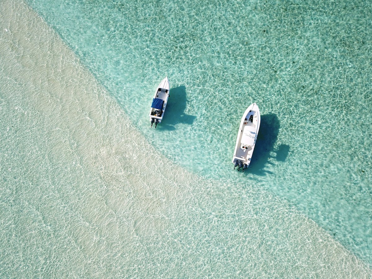 GrandIsleResort's tweet photo. These Exuma Blues capture your heart & remian with you forever π§πΈπ
Boating during your stay is a must. Be sure to connect with our concierge to help you plan your excursions.
#grandisleresort #residences #exuma #bahamas #exumablue https://t.co/Edy8Twi8QA