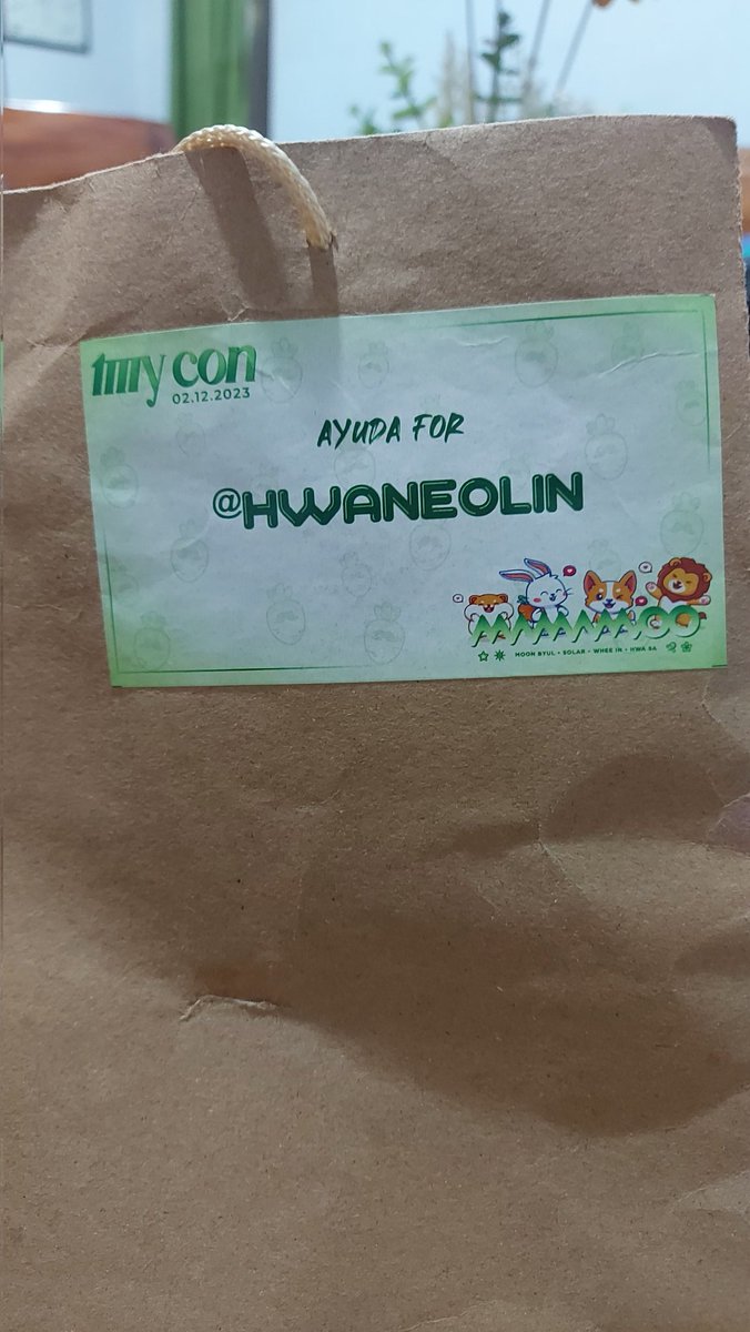HwanEolin's tweet photo. This weekend lang din talaga ako nakapag-ayos ng gamit. But I do hope my gratitude is not yet late 🥰. 

Thank you to all the freebie lord/z who made the #MYCONinMNL so memorable for every moos ❤️ your efforts and love for mamamoo are commendable. #MAMAMOOinMNL is unforgettable. https://t.co/atVlUNHCKB