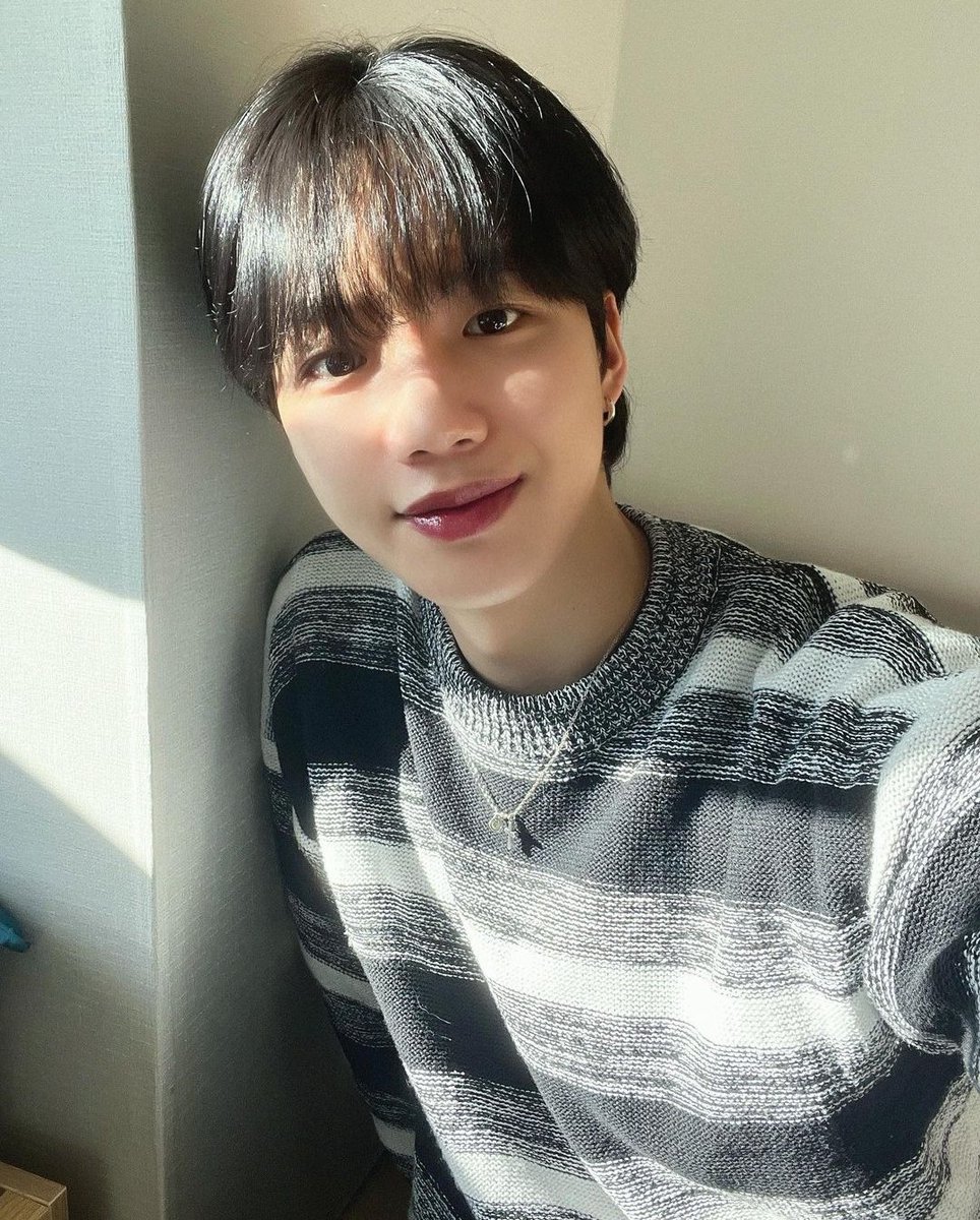 BringLYMBack's tweet photo. [230124] #WIUSTAGRAM @/y0ung_wiu 

🌞 https://t.co/jUA0TL9hDT