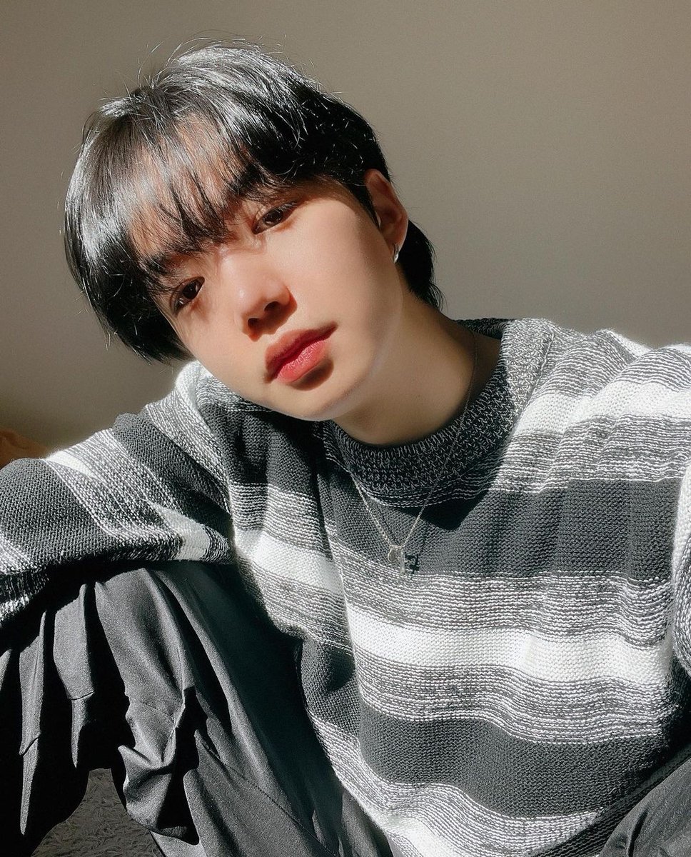 BringLYMBack's tweet photo. [230124] #WIUSTAGRAM @/y0ung_wiu 

🌞 https://t.co/jUA0TL9hDT