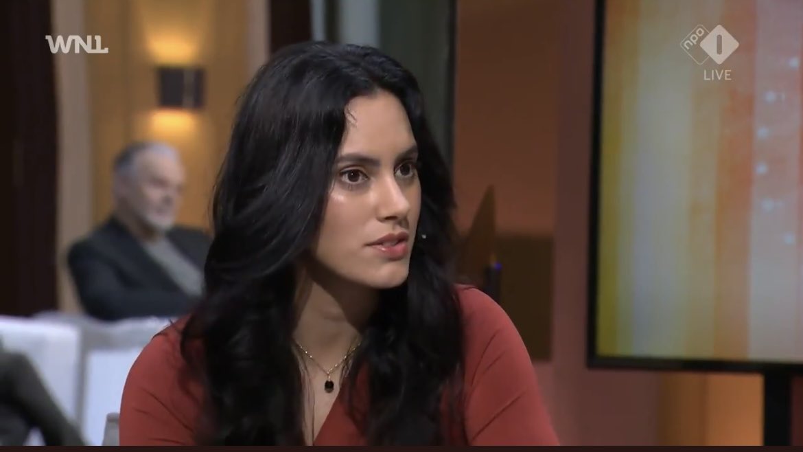 KnijffRobert's tweet photo. Je kunt veel van George Soros zeggen… Maar bij deze heeft hij wél zijn best gedaan… Gaby Perin-Gopie… #WoestAantrekkelijk 
Cc: @WNLOpZondag | @PerinGopie | @VoltNederland
#WNL #WNLopZondag https://t.co/UMYdGfXxjg