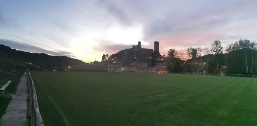 El partido del domingo en la tarde!
Visitamos unas de las maravillas de Aragón!
Visitamos Uncastillo!
16:15
<a href="/CDJUncastillo/">CDJ Uncastillo</a> - CD Luna

Enlace Twitch:
Twitch.tv/elfutbolmodesto

Enlace Youtube:
youtube.com/live/0uvJiFTqw…