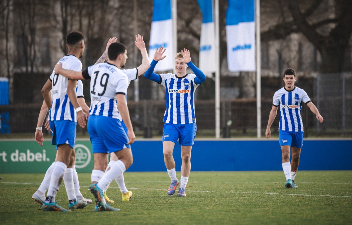 HerthaBubis's tweet photo. Berliner Wochen 2⃣/3⃣! ✅ Nach dem 3:2-Sieg bei @ViktoriaBerlin gewinnt unsere #BSCU23 am Sonntag auch bei #BSCTEB! 💪 Durch eine ganz starke zweite Hälfte steht am Ende ein 3:1 (0:1)-Erfolg auf der Habenseite! 💙
Unser Spielbericht: https://t.co/KbjjcLAY64 👈
#HaHoHe https://t.co/3xvCLxCbeJ
