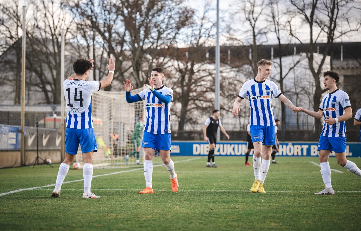 HerthaBubis's tweet photo. Berliner Wochen 2⃣/3⃣! ✅ Nach dem 3:2-Sieg bei @ViktoriaBerlin gewinnt unsere #BSCU23 am Sonntag auch bei #BSCTEB! 💪 Durch eine ganz starke zweite Hälfte steht am Ende ein 3:1 (0:1)-Erfolg auf der Habenseite! 💙
Unser Spielbericht: https://t.co/KbjjcLAY64 👈
#HaHoHe https://t.co/3xvCLxCbeJ