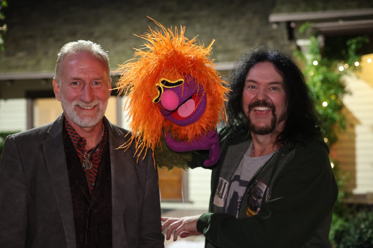WallyWingert's tweet photo. 1/2 @puppetup is a "never miss opportunity" for me! Seen it many times and I've never seen the same show twice! My new Mahna Mahna Muppet replica was on the Henson lot and we met Brian Henson, and said hello to #PuppetUp performer (and Mahna's co-builder) Drew Massey, https://t.co/aXhgwywVeI
