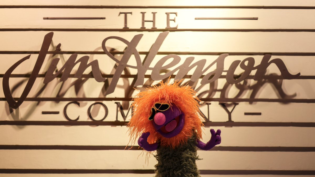 WallyWingert's tweet photo. 1/2 @puppetup is a "never miss opportunity" for me! Seen it many times and I've never seen the same show twice! My new Mahna Mahna Muppet replica was on the Henson lot and we met Brian Henson, and said hello to #PuppetUp performer (and Mahna's co-builder) Drew Massey, https://t.co/aXhgwywVeI