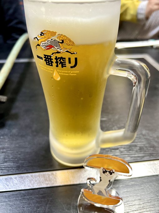 おじさんは今日の出来事を味わいながら一杯やって帰りました 