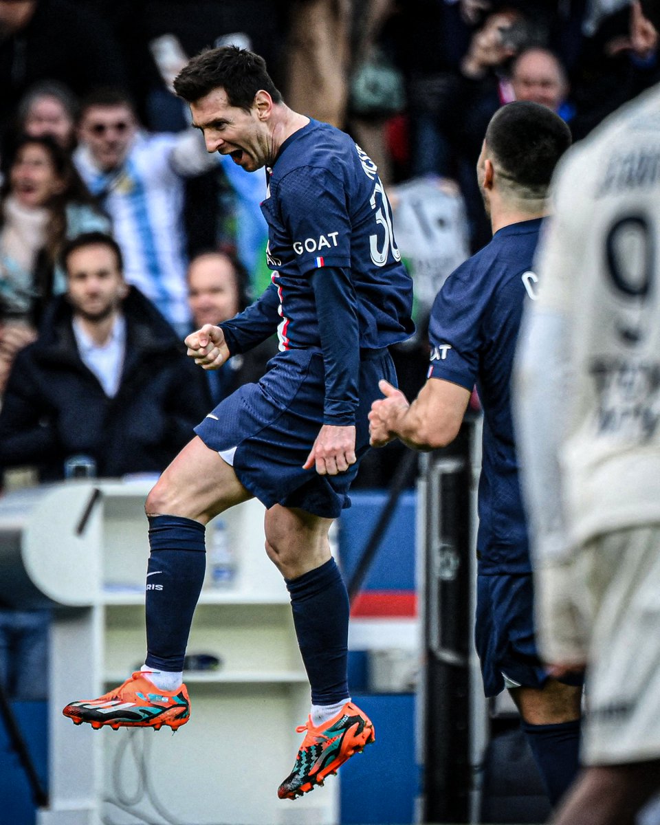 goal's tweet photo. The left arm says it all 🐐 https://t.co/TQwbgyACBP