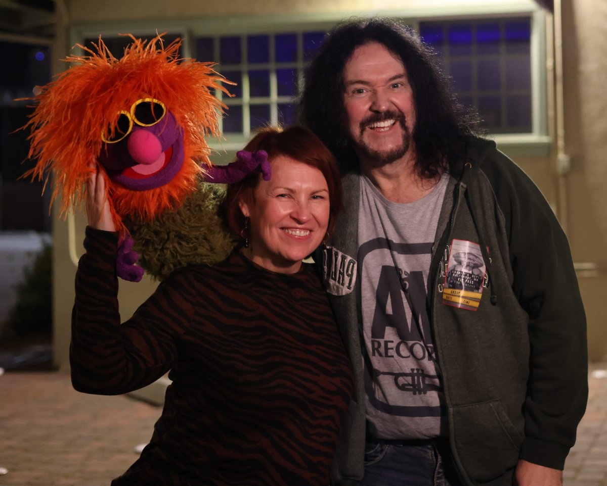 WallyWingert's tweet photo. 2/2 Also ran into "Garfield Show" pal Audrey Wasilewski, "Family Guy" pal (& #puppetup host) Patrick Bristow, and #puppetup performer and Mahna's co-builder Drew Massey! And walked the dinosaur! #muppets #puppets #themuppetshow https://t.co/tcfSWIGckr