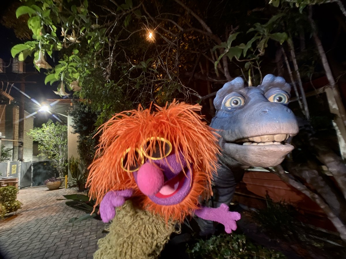 WallyWingert's tweet photo. 2/2 Also ran into "Garfield Show" pal Audrey Wasilewski, "Family Guy" pal (& #puppetup host) Patrick Bristow, and #puppetup performer and Mahna's co-builder Drew Massey! And walked the dinosaur! #muppets #puppets #themuppetshow https://t.co/tcfSWIGckr