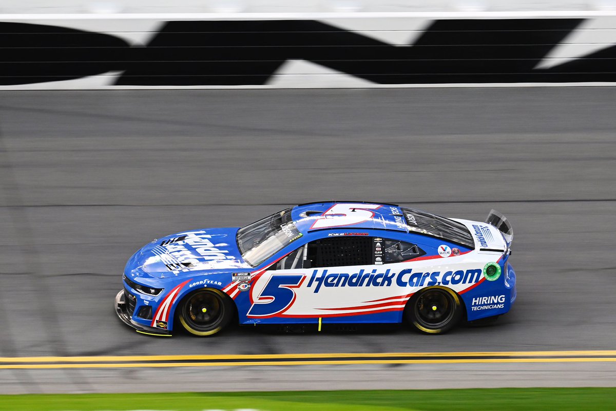 Here’s to 500 miles with 11,000 teammates behind you.  

Good luck in the #DAYTONA500, <a href="/KyleLarsonRacin/">Kyle Larson</a>!