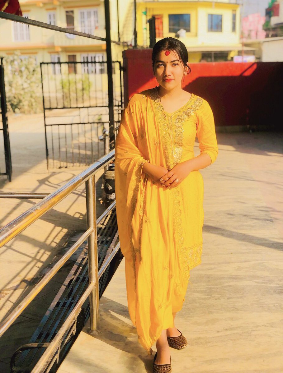 भन्नेले स्वार्थी नै भनोस्
तर आफूले
गल्ती गरेको छैन भने झुक्न आउँदैन मलाई।