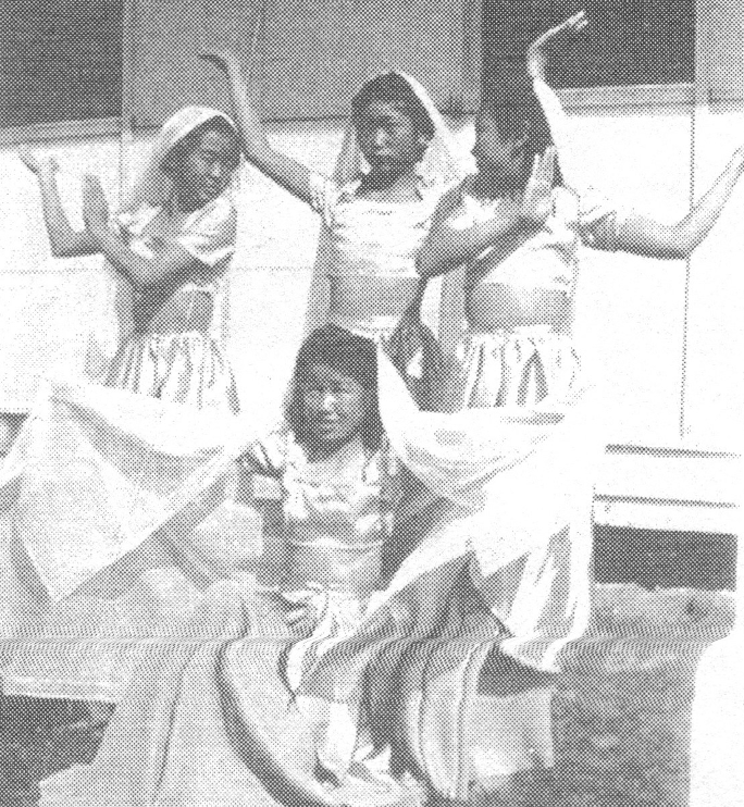 Today is the 81st anniversary of Roosevelt's Exec. Order 9066, which interned 120,000 Americans of Japanese descent during WWII, including the great <a href="/marthagraham/">Martha Graham Dance</a> dancer Yuriko. See dancemagazine.com/yuriko-kikuchi/ She taught dance to children in Gila River camp, pictured. #resilience